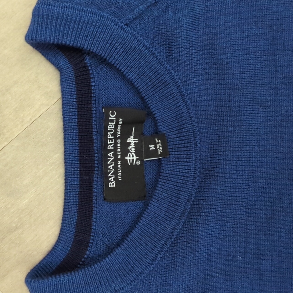 Banana Republic Crewneck Sweater - Picture 3 of 4